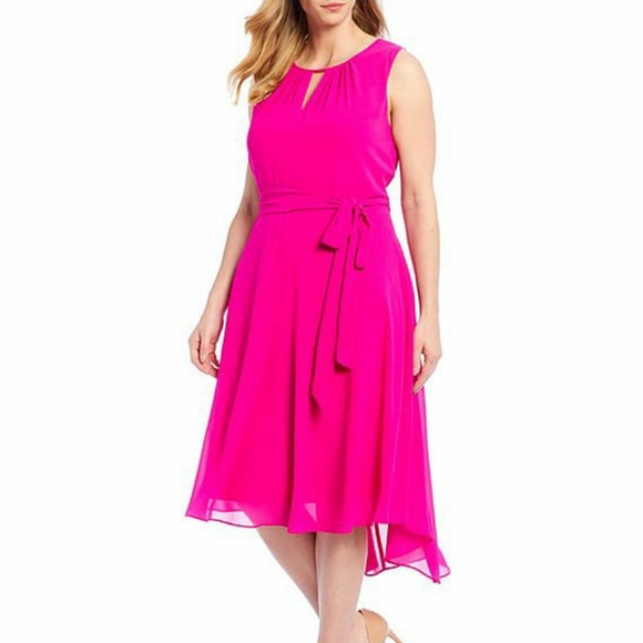 Jessica Howard Dresses & Skirts - Jessica Howard Plus size Belted Keyhole Midi Dress